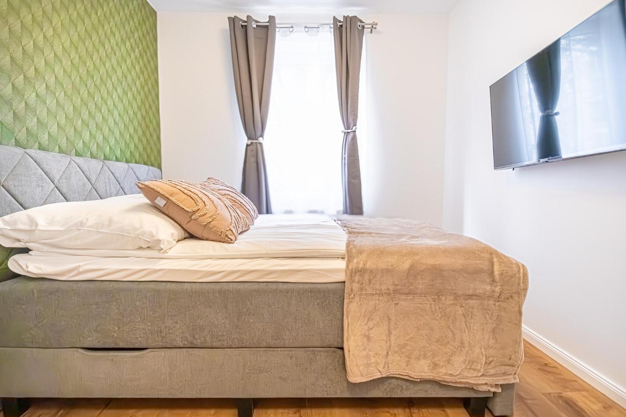Charming 1Br And 1Lr Apt Modern Design Donaustadt Виена Екстериор снимка
