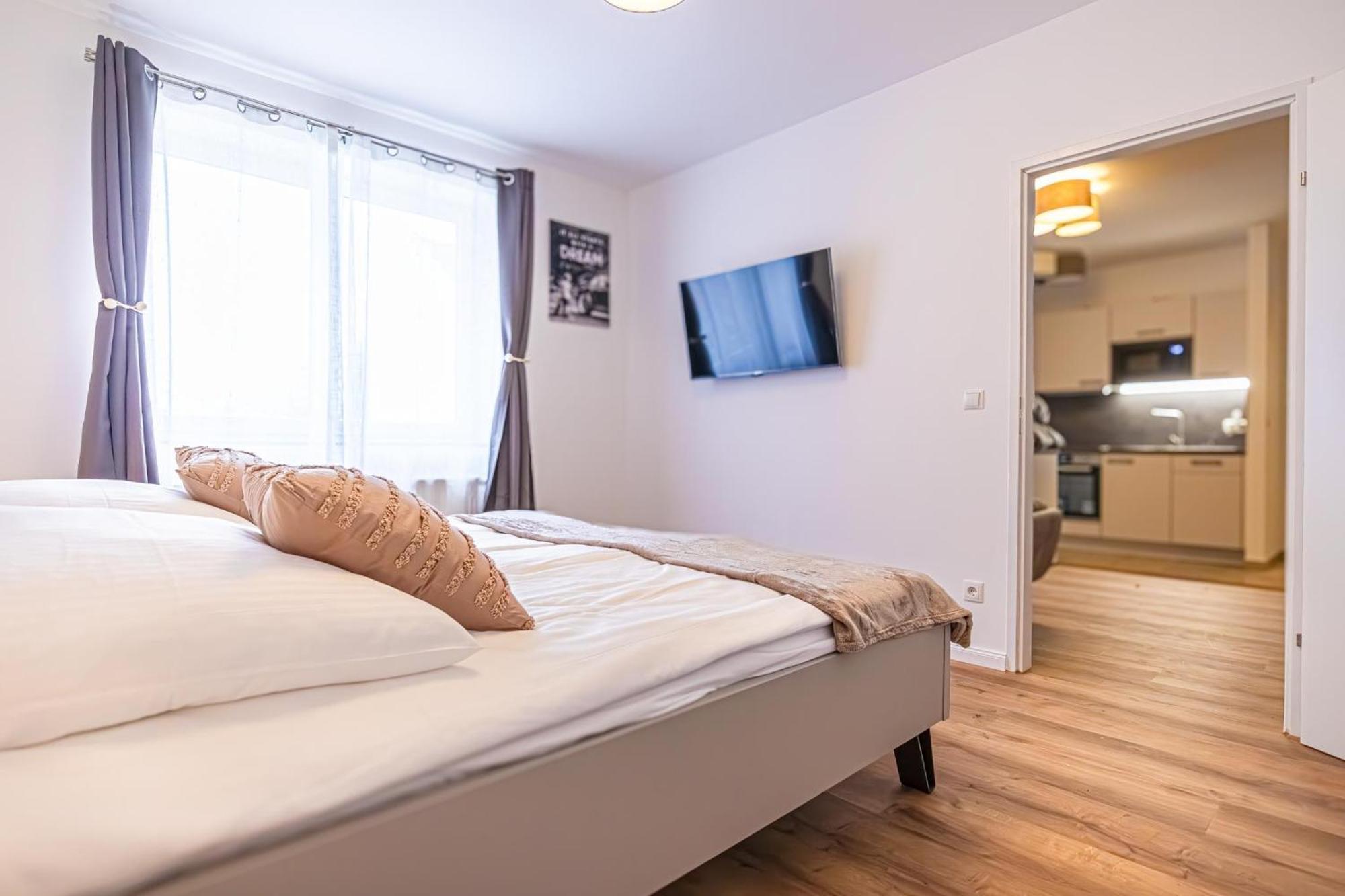 Charming 1Br And 1Lr Apt Modern Design Donaustadt Виена Екстериор снимка