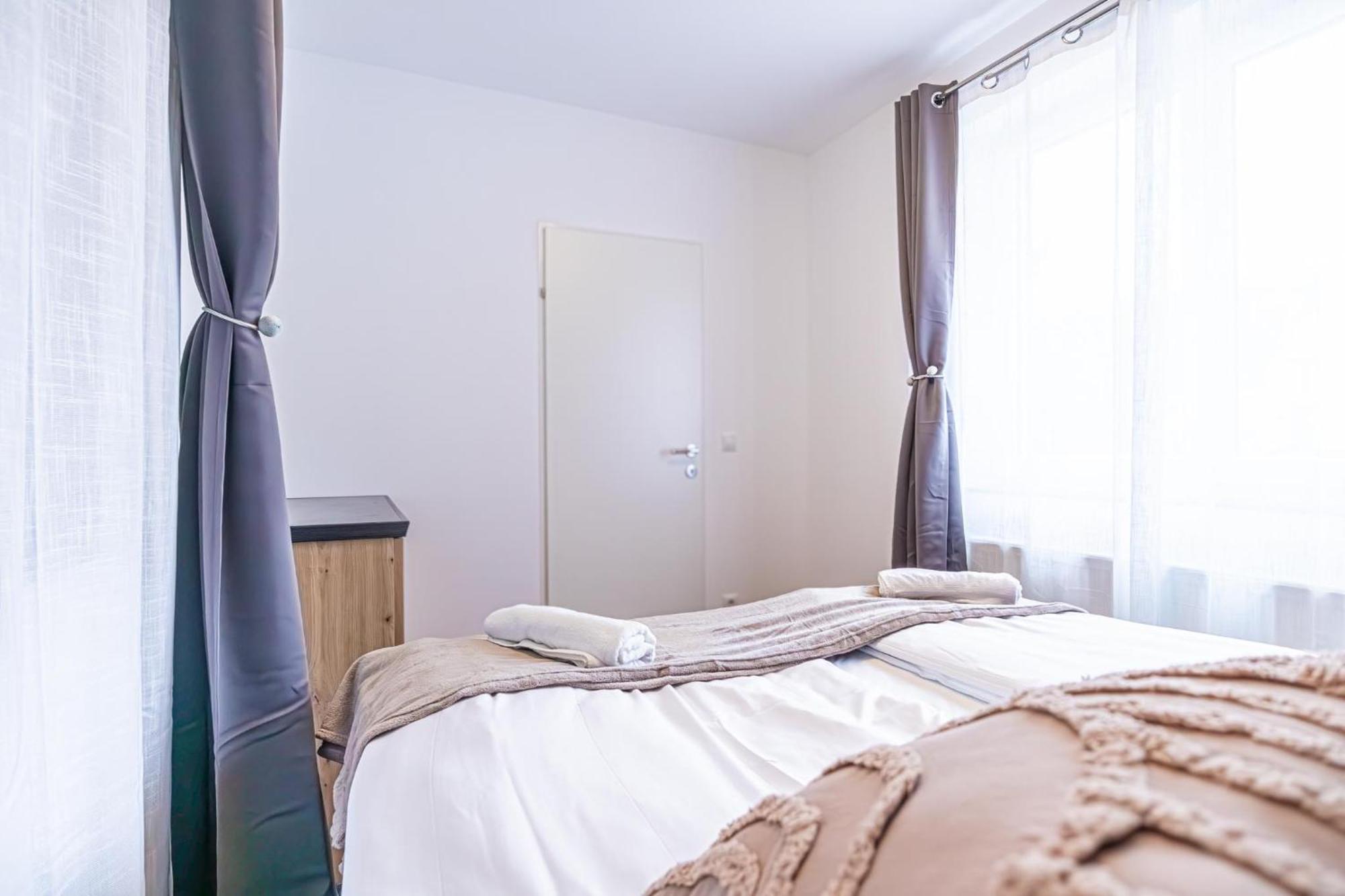 Charming 1Br And 1Lr Apt Modern Design Donaustadt Виена Екстериор снимка