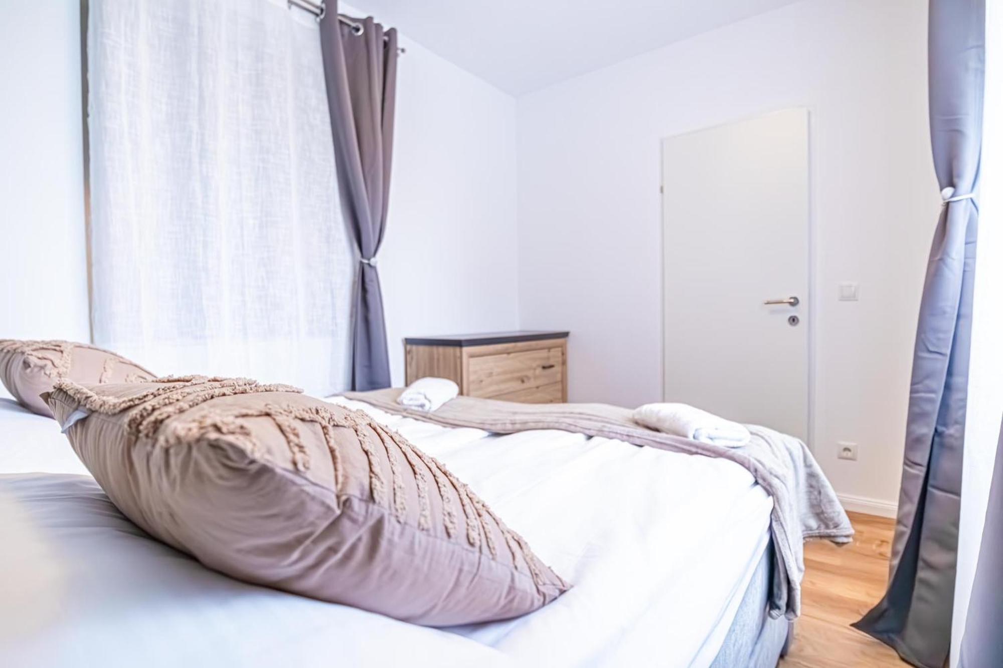 Charming 1Br And 1Lr Apt Modern Design Donaustadt Виена Екстериор снимка