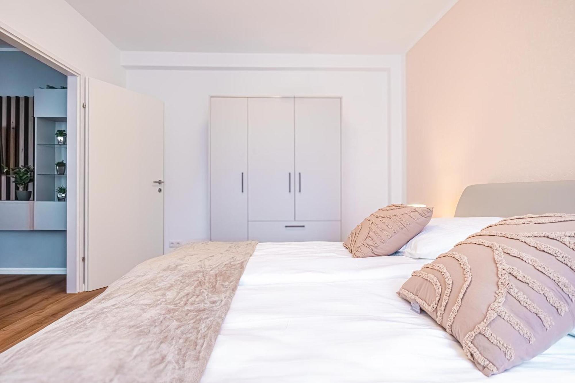Charming 1Br And 1Lr Apt Modern Design Donaustadt Виена Екстериор снимка