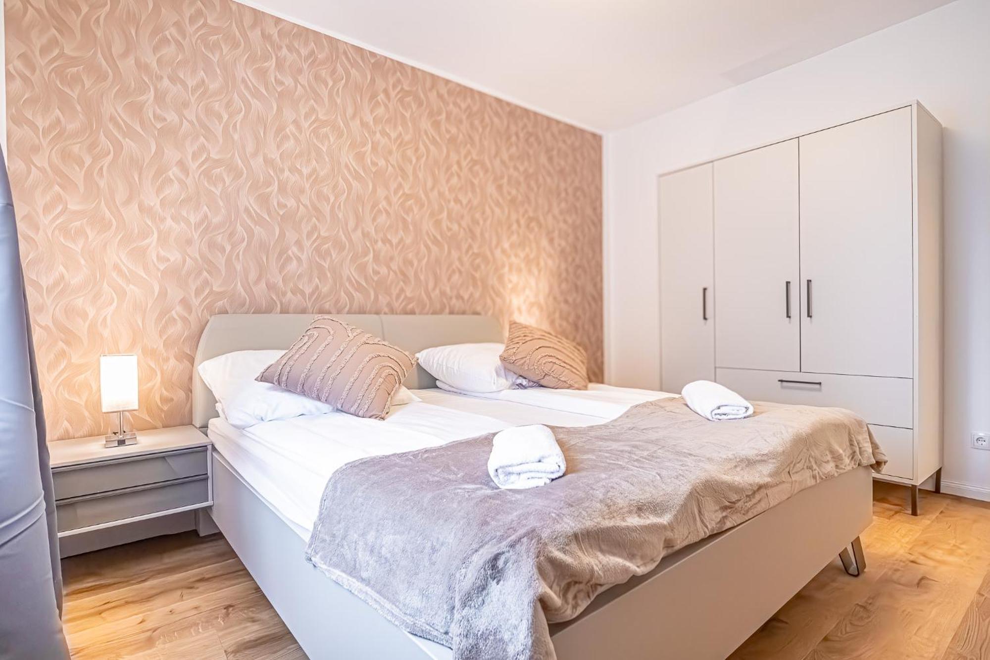 Charming 1Br And 1Lr Apt Modern Design Donaustadt Виена Екстериор снимка