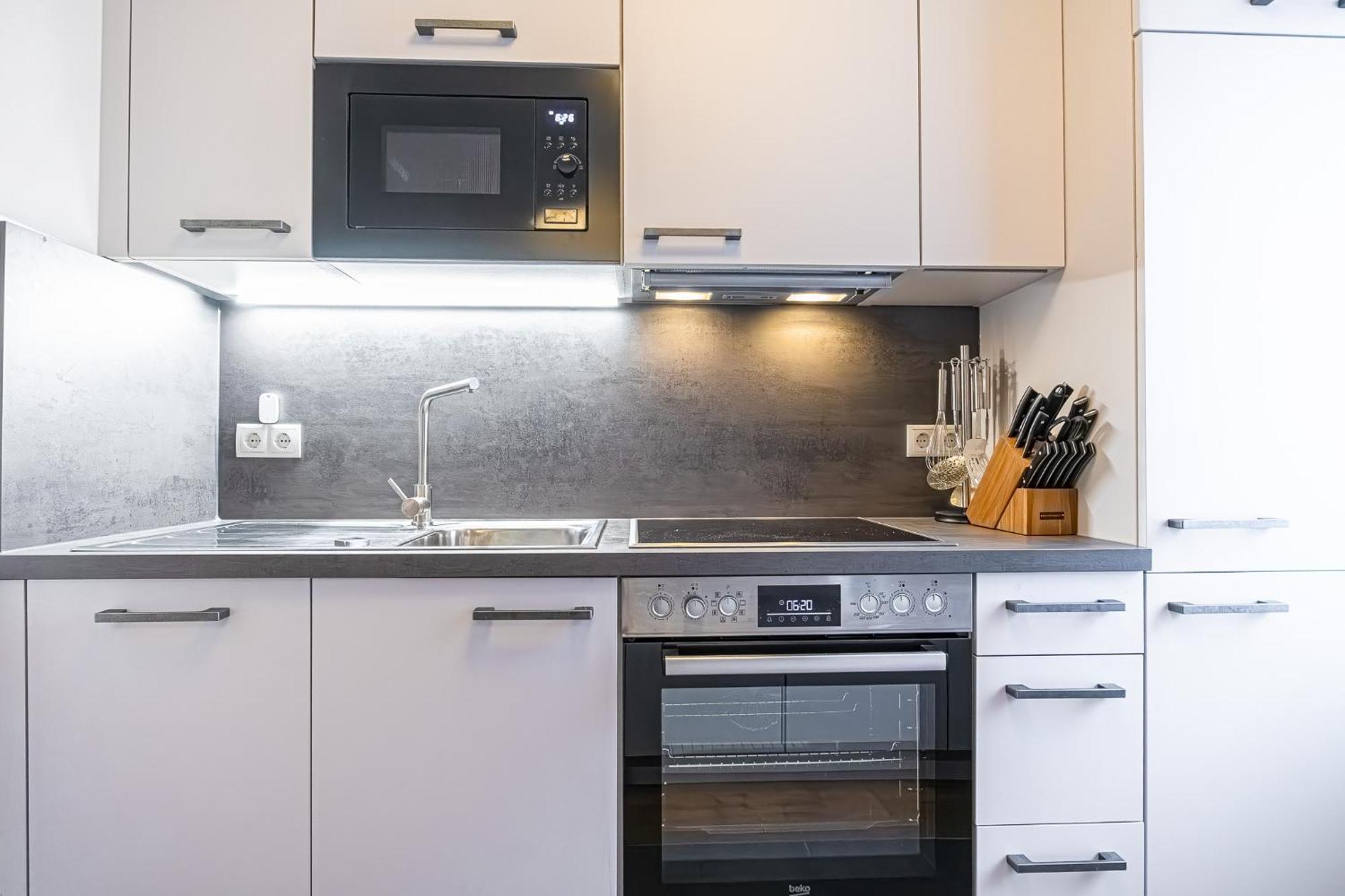Charming 1Br And 1Lr Apt Modern Design Donaustadt Виена Екстериор снимка