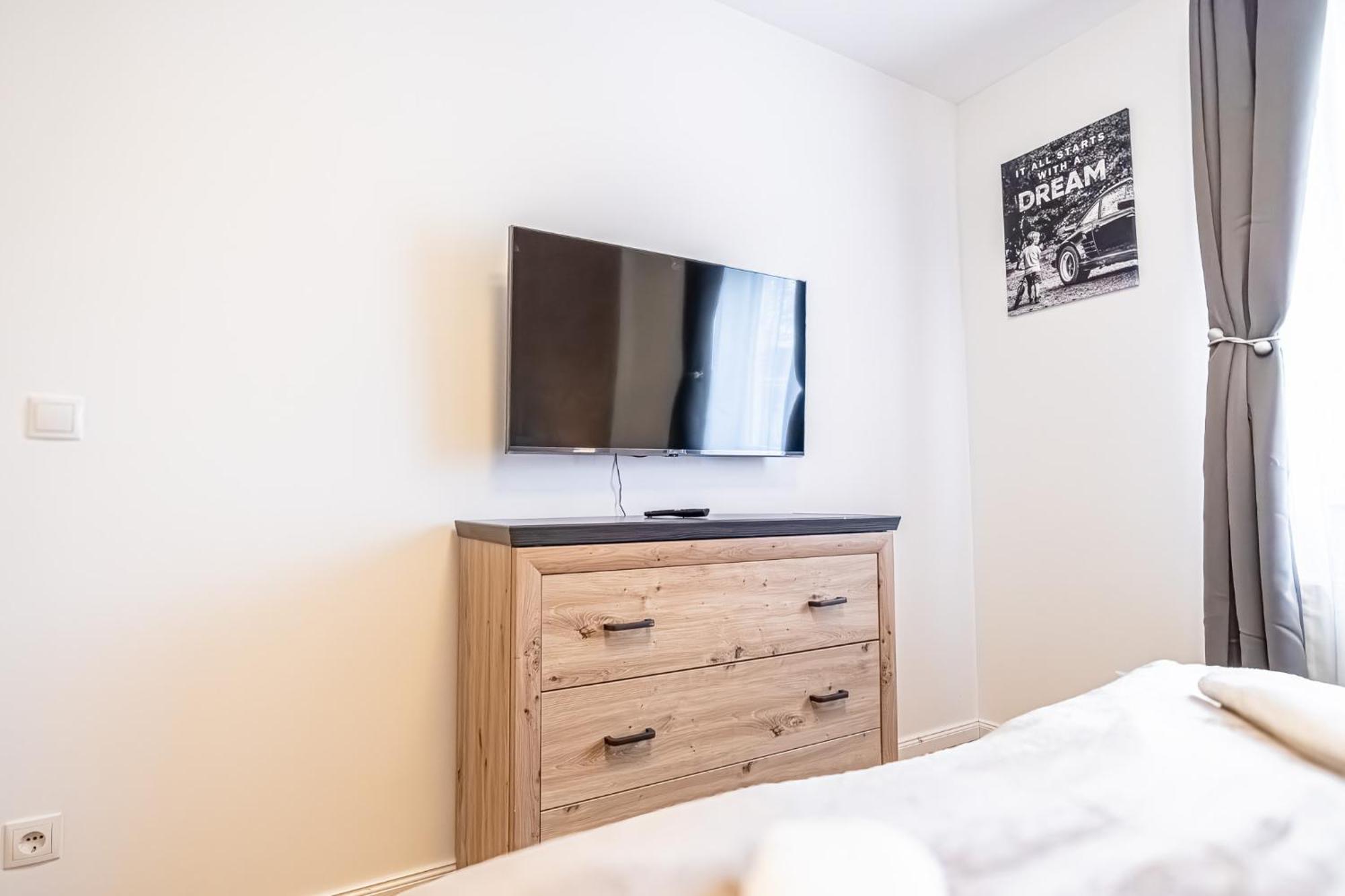 Charming 1Br And 1Lr Apt Modern Design Donaustadt Виена Екстериор снимка