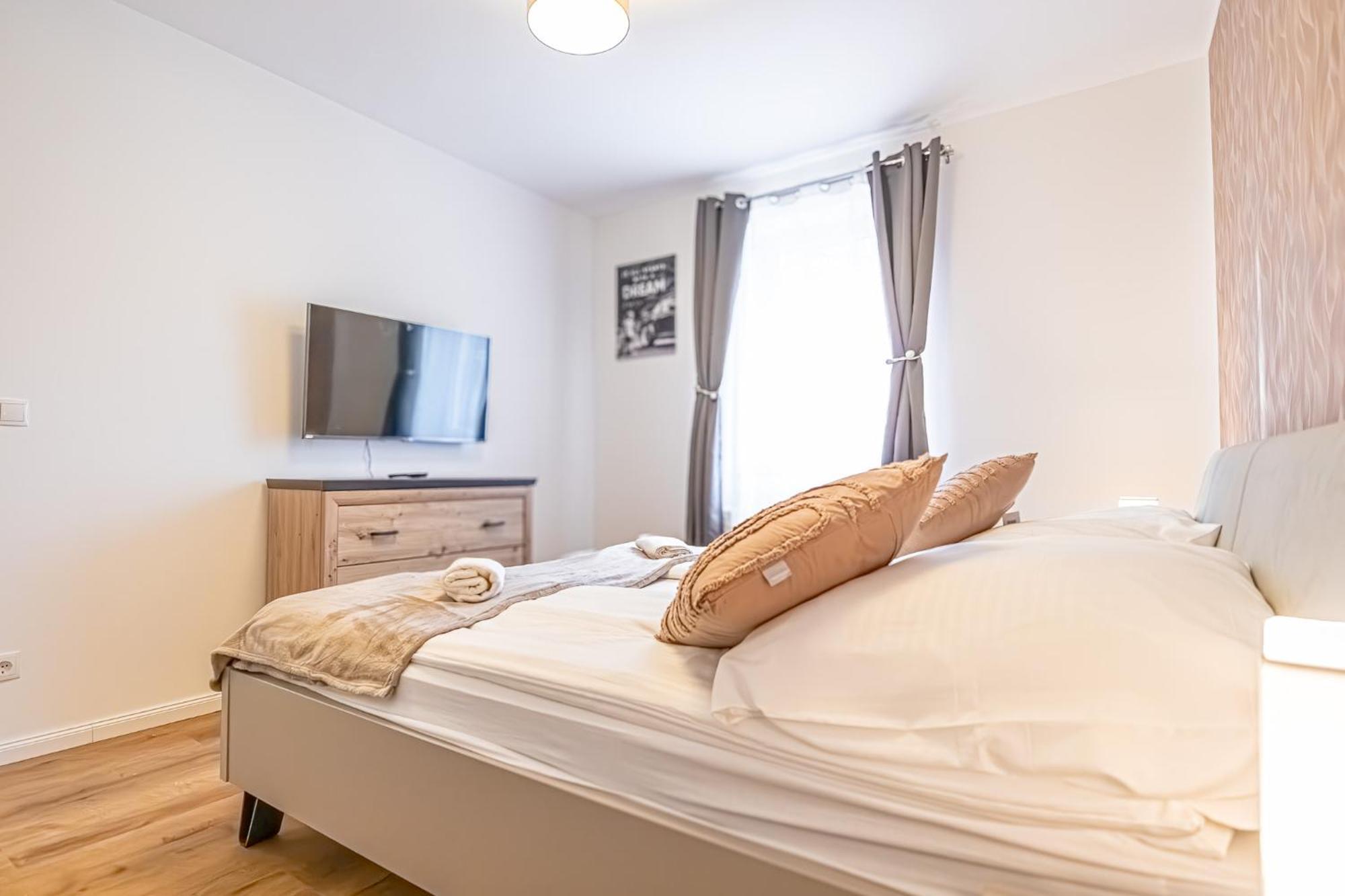 Charming 1Br And 1Lr Apt Modern Design Donaustadt Виена Екстериор снимка