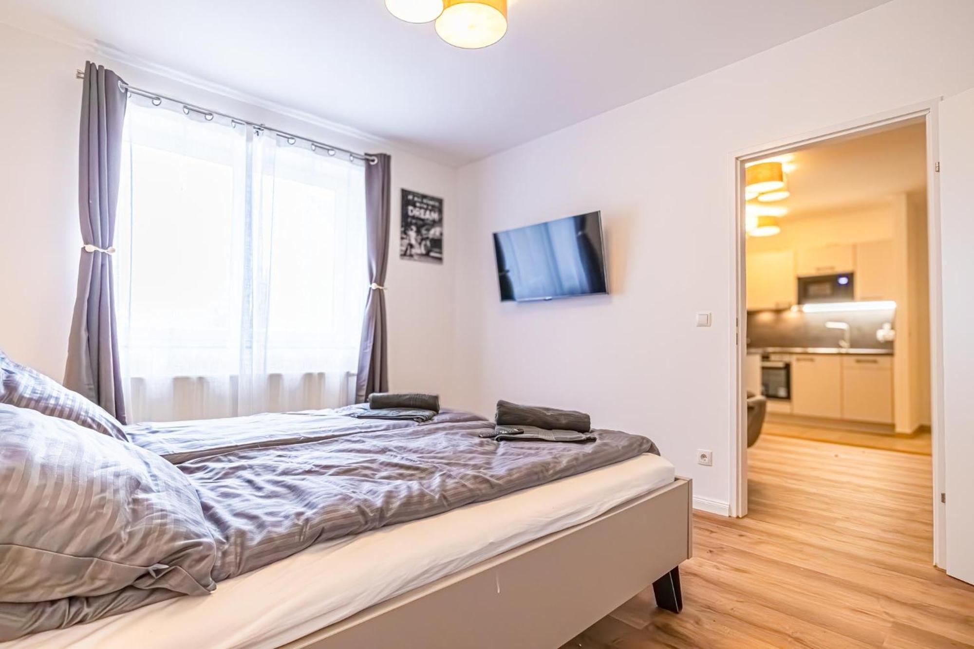 Charming 1Br And 1Lr Apt Modern Design Donaustadt Виена Екстериор снимка