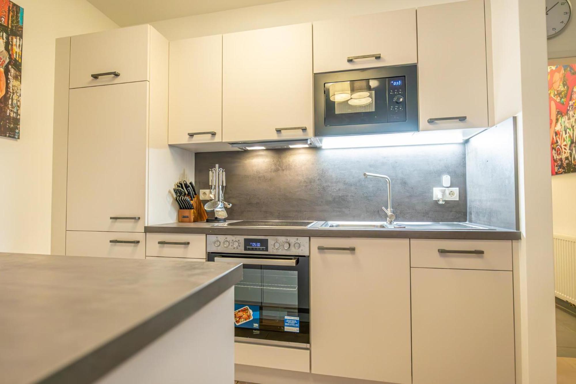 Charming 1Br And 1Lr Apt Modern Design Donaustadt Виена Екстериор снимка