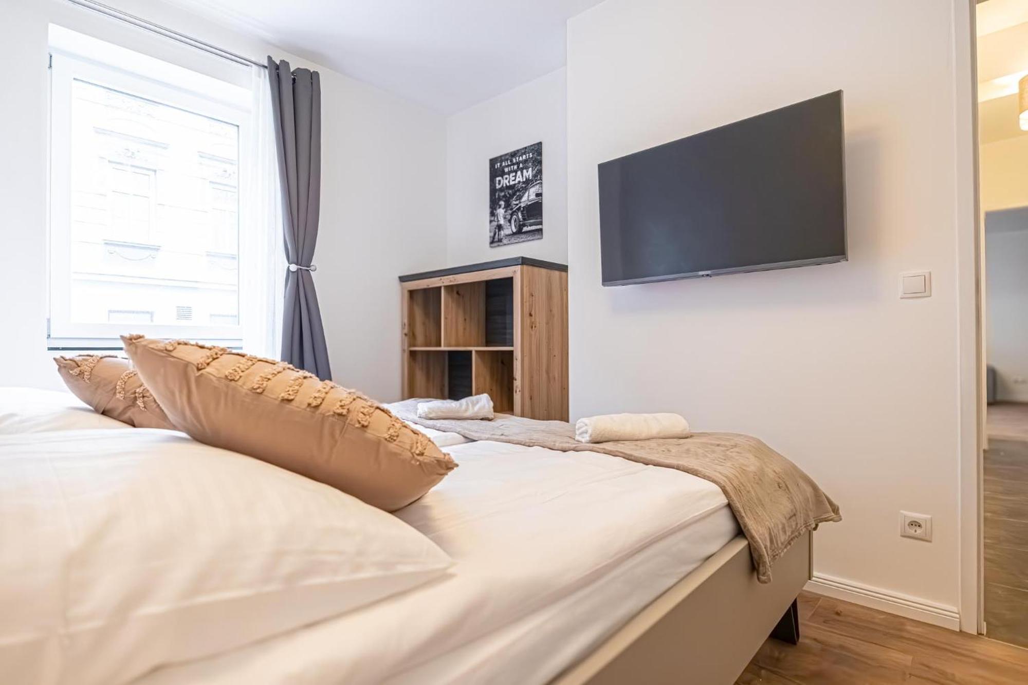 Charming 1Br And 1Lr Apt Modern Design Donaustadt Виена Екстериор снимка