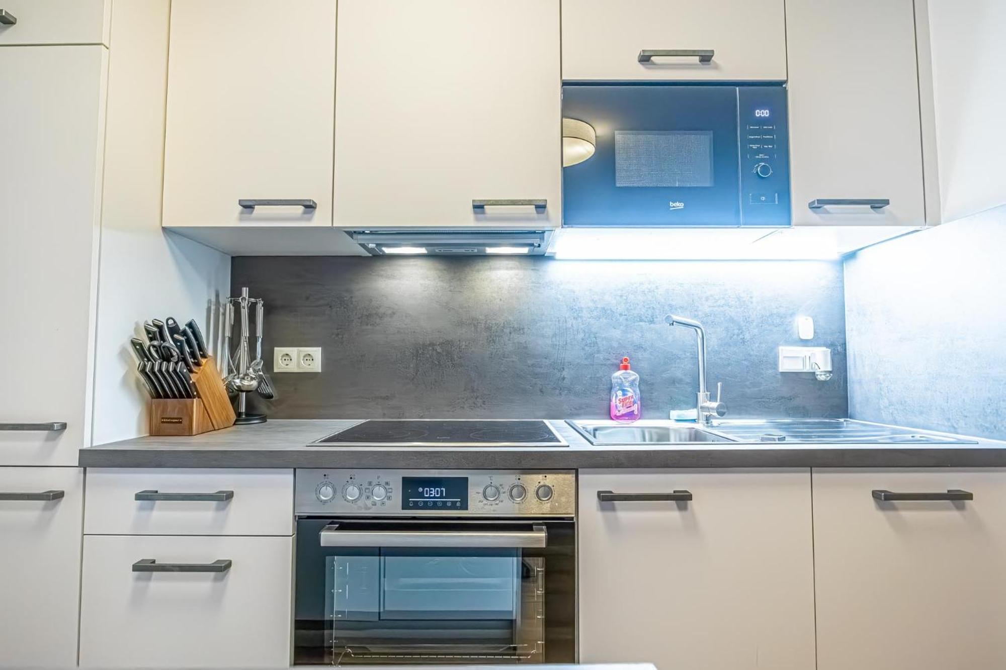 Charming 1Br And 1Lr Apt Modern Design Donaustadt Виена Екстериор снимка